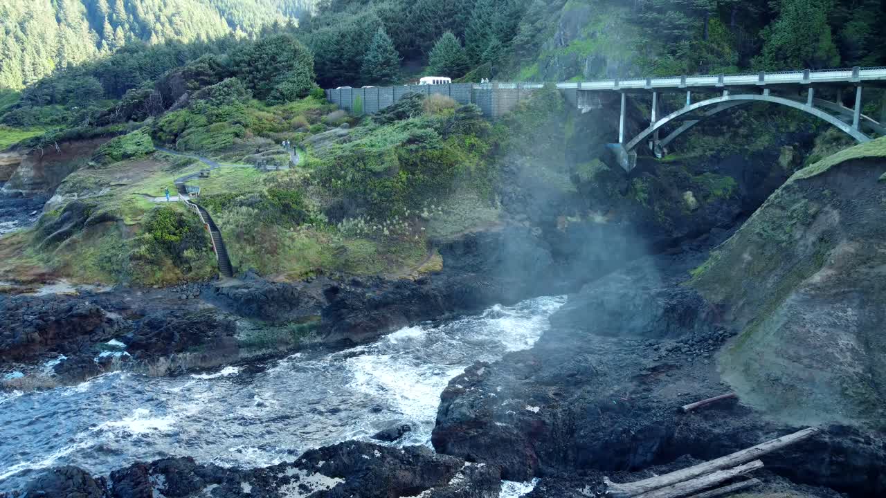 미국, 또는, 플로렌스, 토스 우물, 2024 11 25 - 고속도로 101을 따라 토스 우물을 는 의 드론 뷰