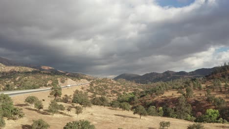 vista aérea del paisaje de un bosque en tehachapi california