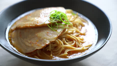 fideos tonkotsu ramen con cerdo chaashu