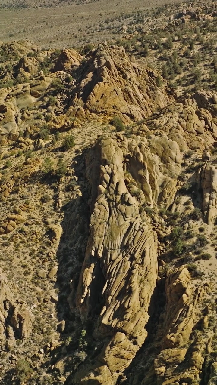 Scatto aereo di alcune montagne sul versante occidentale della Sierra Nevada