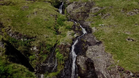 Río-De-Montaña,-Cascada-En-El-Distrito-De-Los-Lagos,-Montaña-Helvelllyn