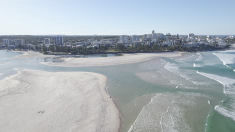 Waves-Splashing-On-Sand-Bar-Of-Bribie-Island-With-View-Of-Kings-Beach-In-Queensland,-Australia