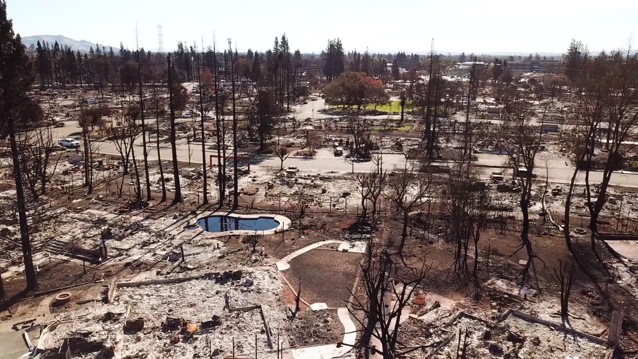 impactante vista aérea de la devastación del desastre del incendio de santa rosa tubbs 2017 27