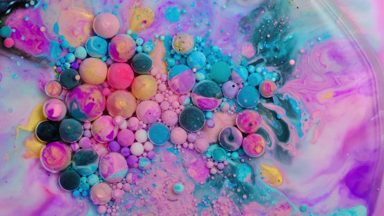 Sfondo astratto con pittura colorata e bolle, video 4K