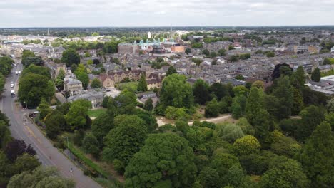aumento de drone cambridge city uk vista aérea 4k material de archivo