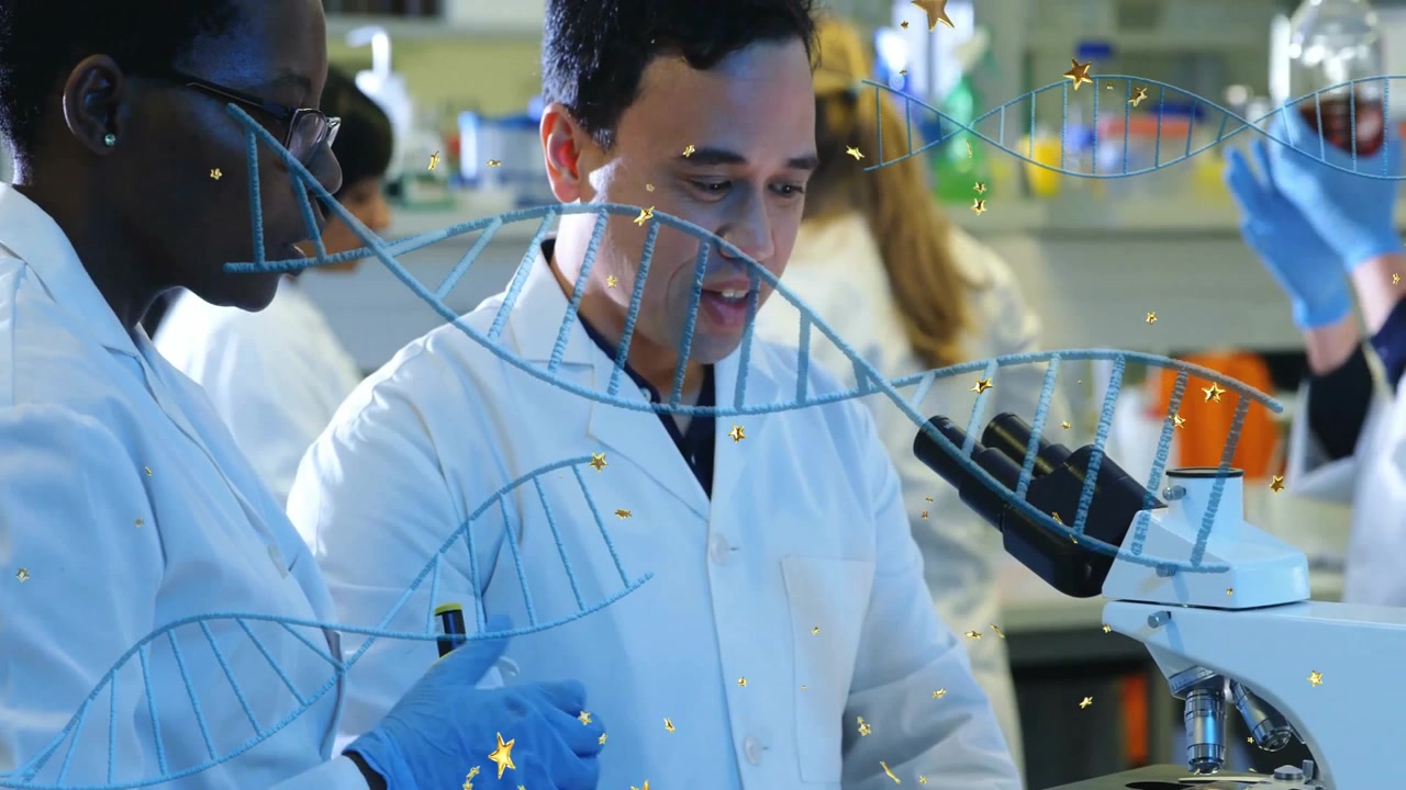 Scienziati che pipettano una fiala e posizionano un vetrino per l'ispezione mentre un'elica di DNA fluttua.