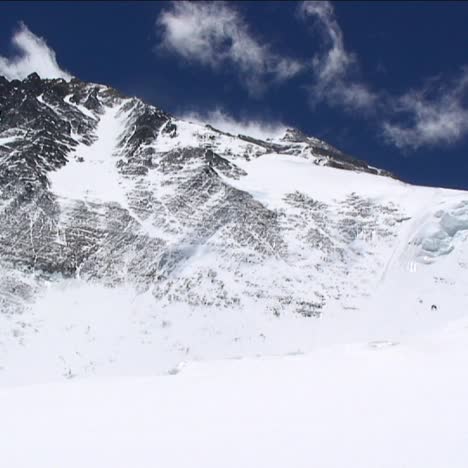 Climber-walking-towards-Everest