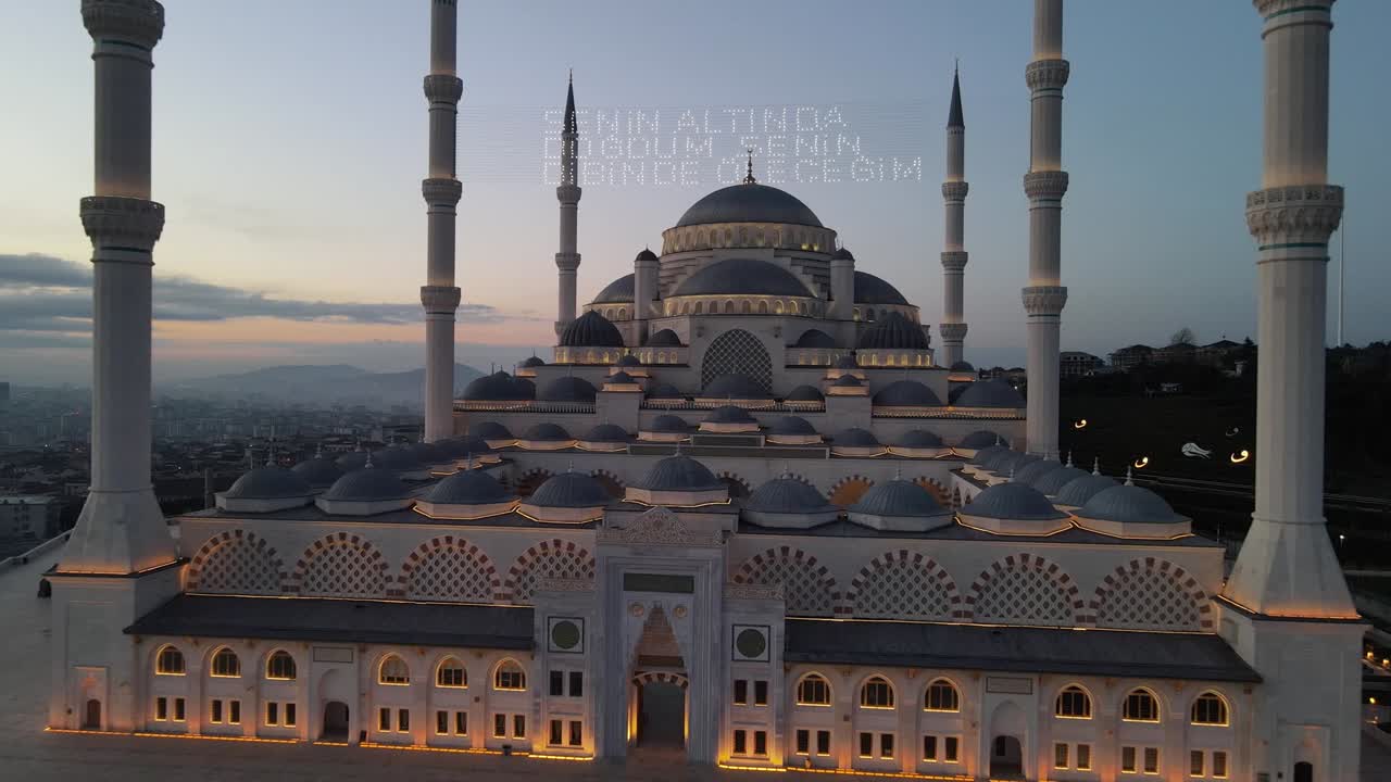la mezquita de camlica en el amanecer video de drones uskudar istanbul turquía