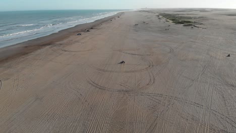 Carrera-De-Buggies-En-Las-Extensas-Dunas-De-Arena-De-La-Costa-Atlántica-Argentina