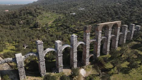 Una-Vista-Aérea-De-Drones-Del-Acueducto-Romano-De-Moria,-Lesbos,-Grecia