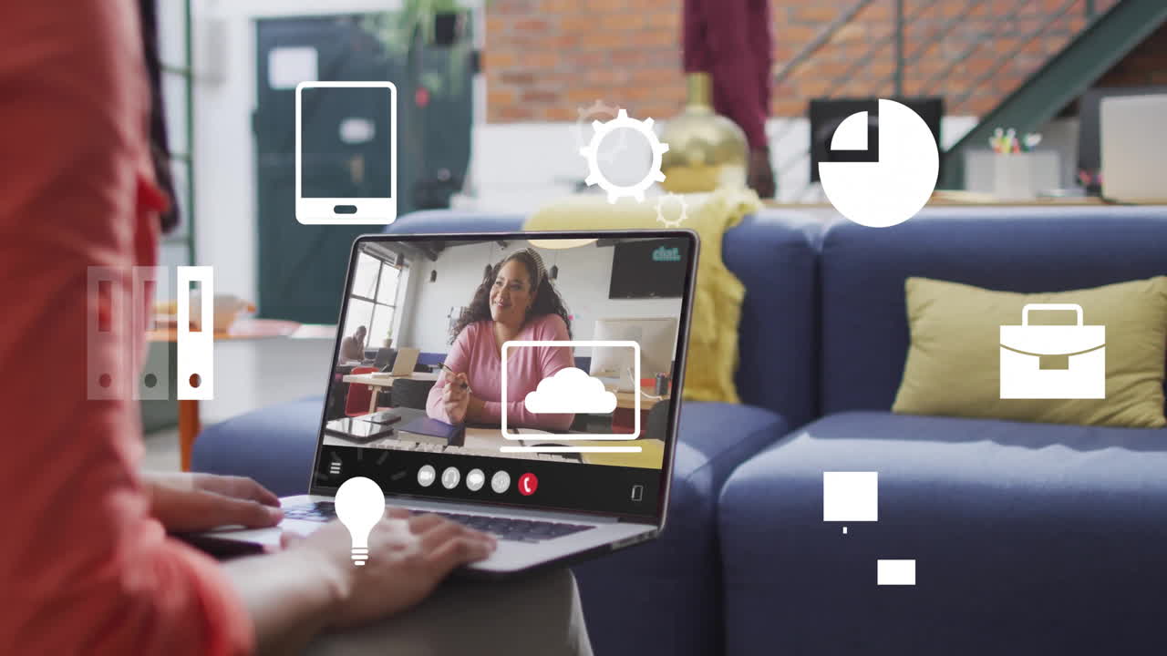 Animazione di icone multimediali su vari colleghi in videochiamata in ufficio
