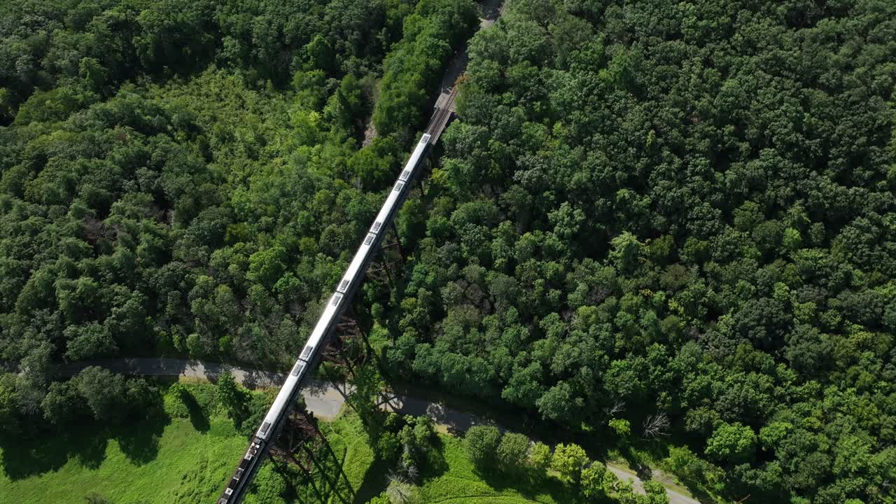 코른월, 뉴욕 에 있는 철강 철도 트레스틀 인 무드나 바이아듀크트 의 공중 전망