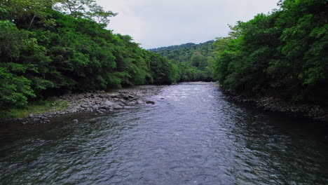 Sobrevuelo-De-Drones-Del-Río-Caloveborita-En-El-Distrito-De-Santa-Fe-En-La-Provincia-De-Veraguas,-Panamá