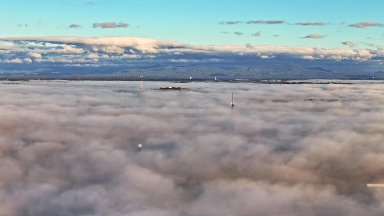 사우스 캐롤라이나의 산과 구름의 공중 전망입니다.