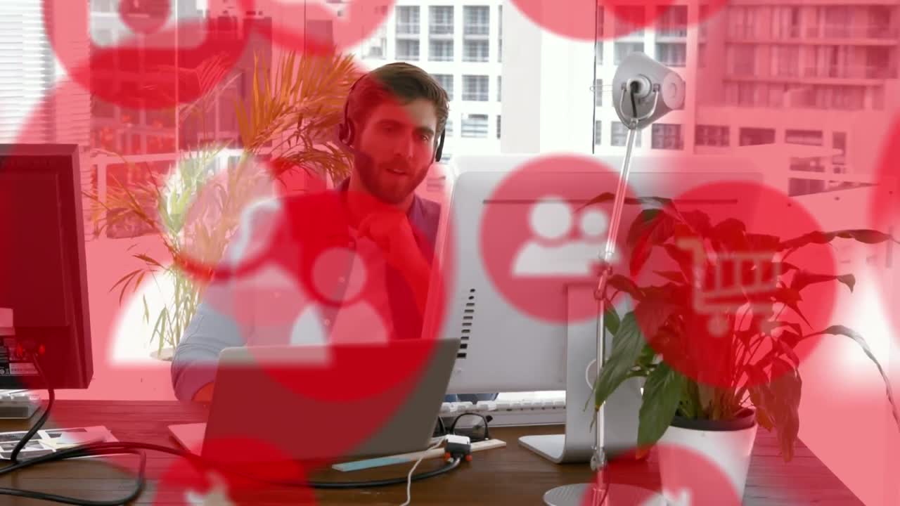 집 에서 전화 헤드 ⁇  을 사용하는 사람 위 를 날아다니는  ⁇ 은 아이콘 의 애니메이션