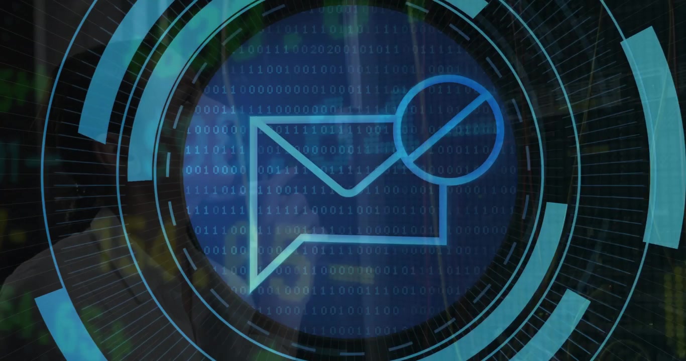 Animazione di elaborazione dati e visualizzazione su un'ingegnere informatico donna caucasica vicino a server di computer.