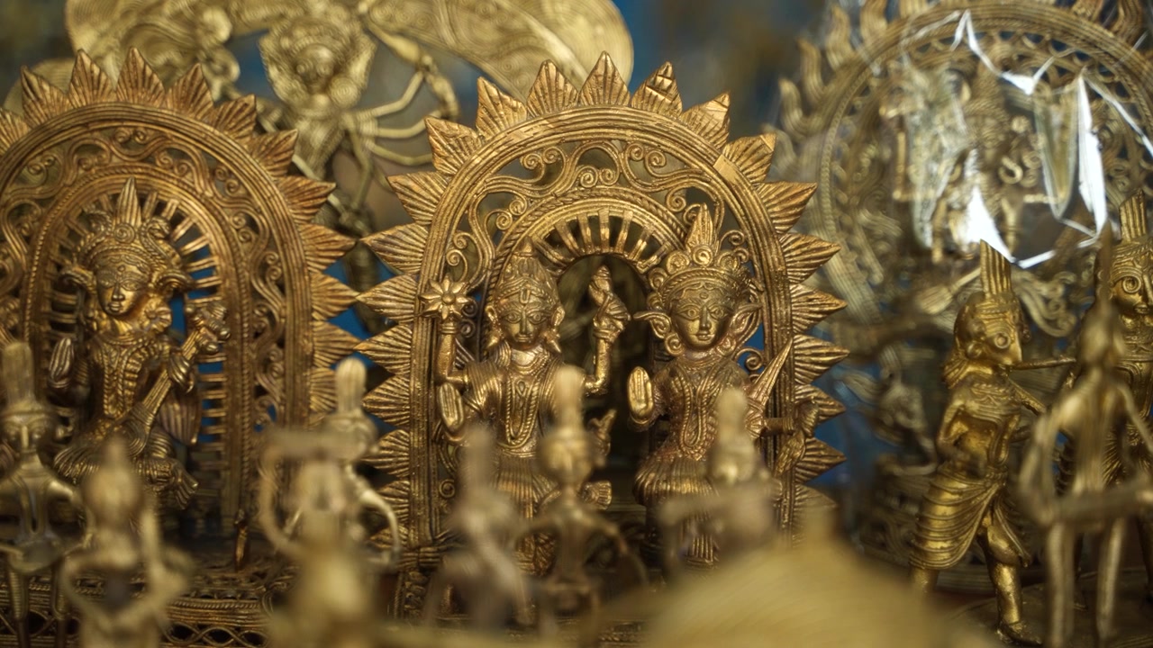 Esta forma de arte, elaborada com fio de cobre, é conhecida como Dokra — uma arte popular em Bishnupur