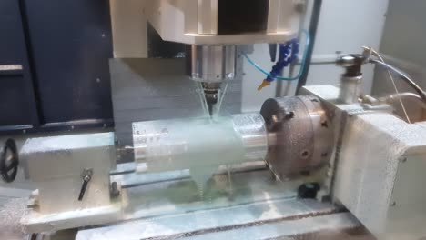 máquina de fresado cnc para el trabajo de metales.