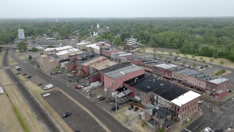 Downtown-Three-Rivers,-Michigan-with-drone-video-moving-in-a-circle