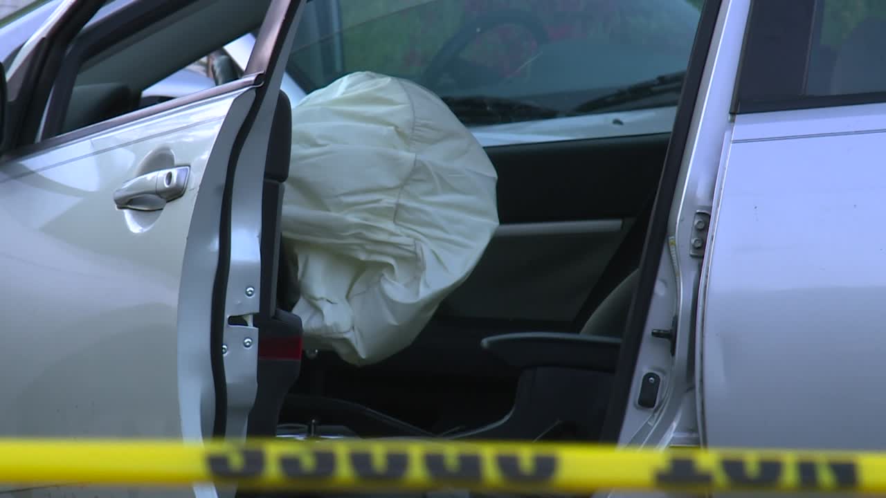 INCIDENTE D'AUTO AIRBAG APERTO