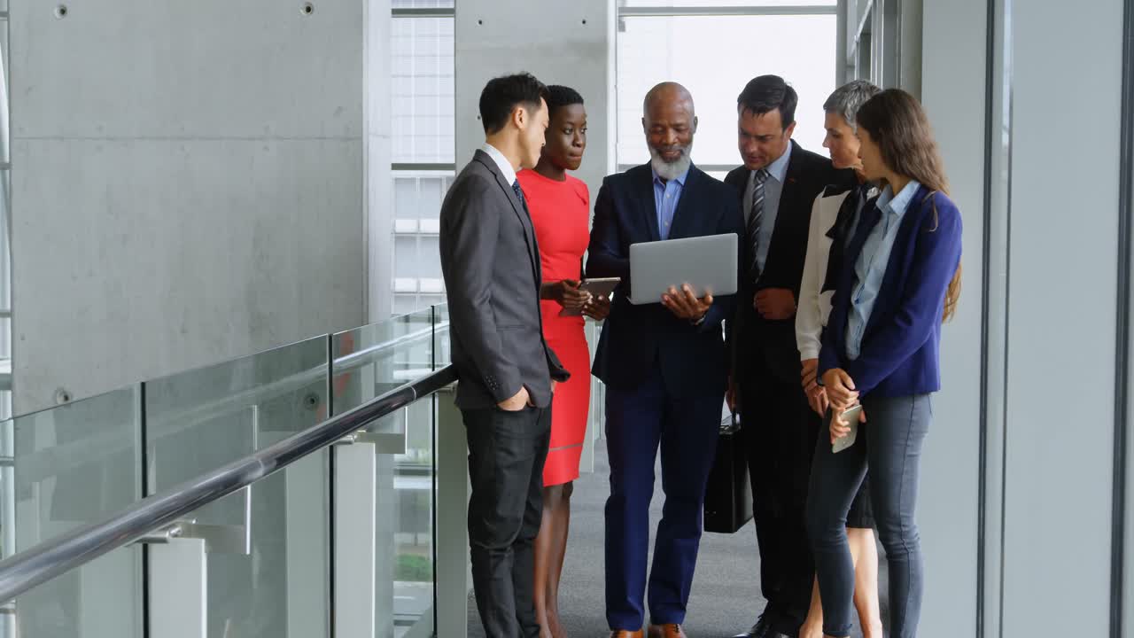 Business people discussing over laptop 4k