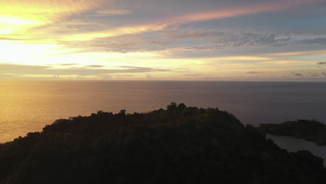 Dramatische-Sonnenuntergänge-Auf-Einer-Insel-Im-Indischen-Ozean-Vor-Madagaskar