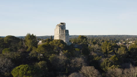 Árboles-En-Una-Vista-Aérea-Del-Parque-Jardín-De-La-Fontaine-Del-Magne-Tour