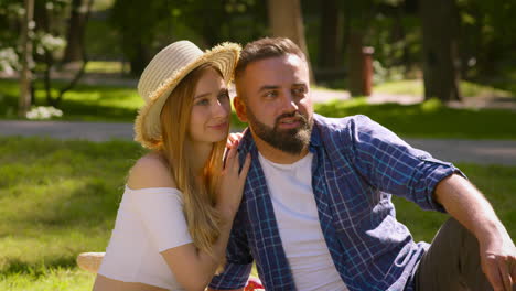 couple enjoying a picnic in the park