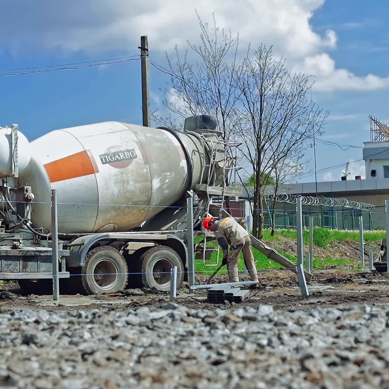 Installing metallic construction