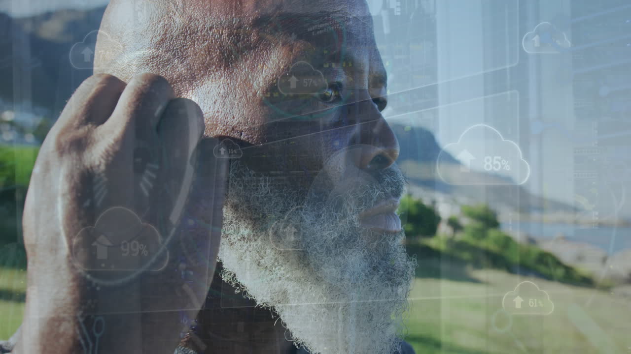 animación de procesamiento de datos en primer plano de un anciano afroamericano que usa auriculares al aire libre
