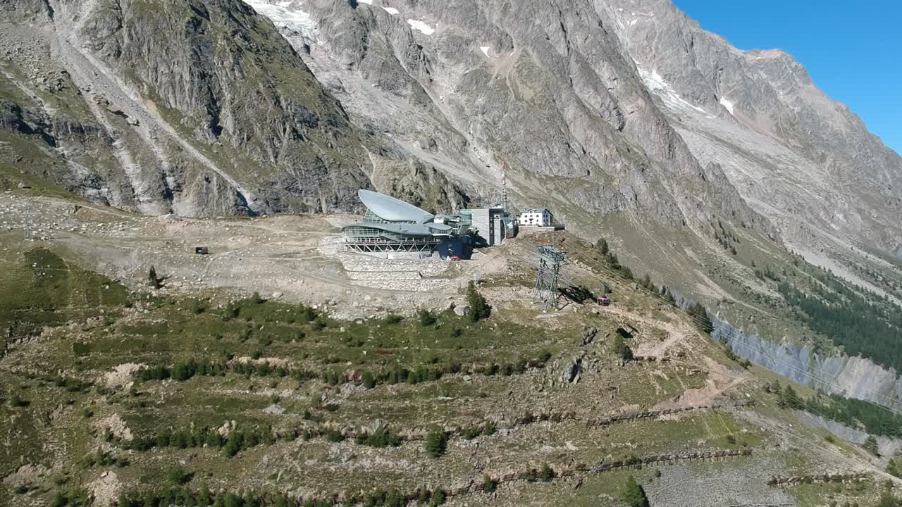 vistas aéreas de la estación pavillon du mont fréty