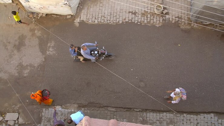 Birds-Eye View of Pedestrians in an Indian Street