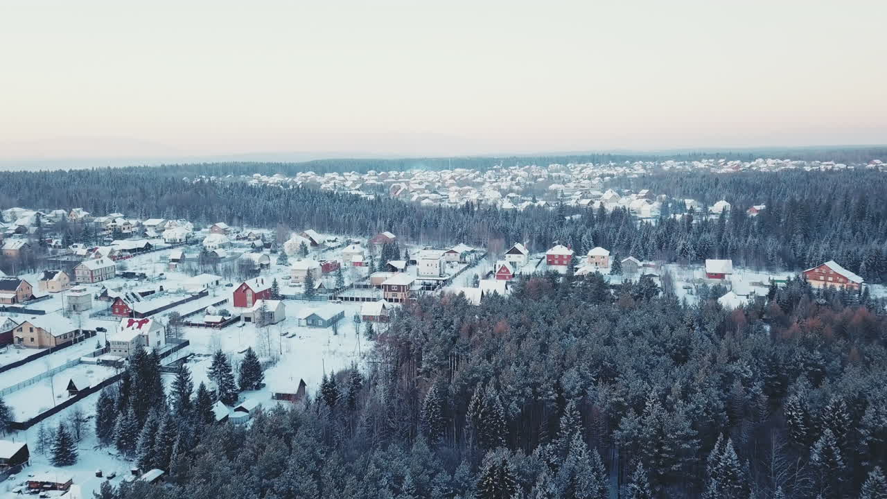 눈 인 마을의 공중 풍경