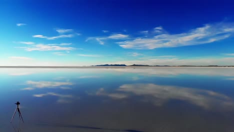 Die-Größte-Salzpfanne-Der-Welt,-Salar-De-Uyuni-In-Bolivien,-Salir-De-Uyuni,-Salzpfannen-Bolivien,-Touren-Durch-Bolivien,-Spaß-In-Bolivien,-Aktivitäten-Bolivien,-Reflexion-Salar-De-Uyuni,-Spiegelreflexion