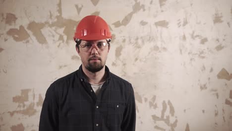 trabajador de la construcción con equipo de seguridad