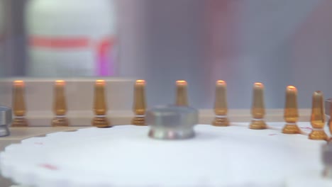 viales médicos en la máquina de horno