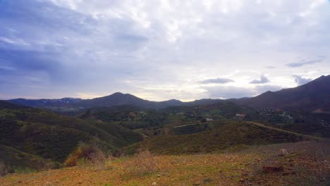 Lapso-De-Tiempo-Nublado-En-El-Campo