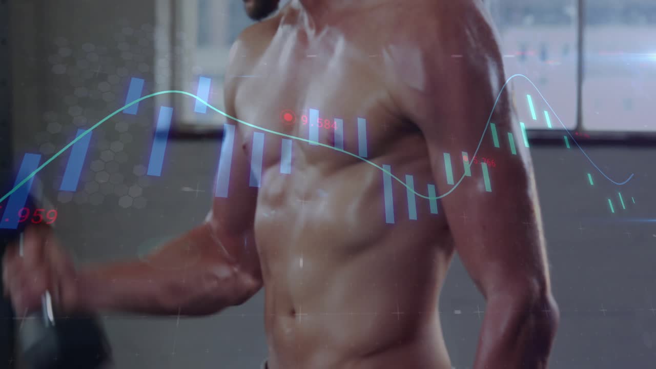 Entrenador masculino sujetando mancuerna hexagonal, haciendo curl para fuerza en el gimnasio, superposición de gráfico de velas trazando repeticiones