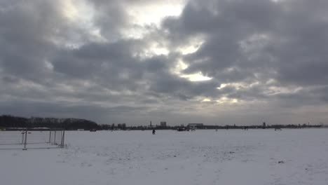 wide view tempelhof airport winter 7 secs hd 25 fps 198