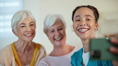 Senior-women,-friends-and-selfie-with-nurse