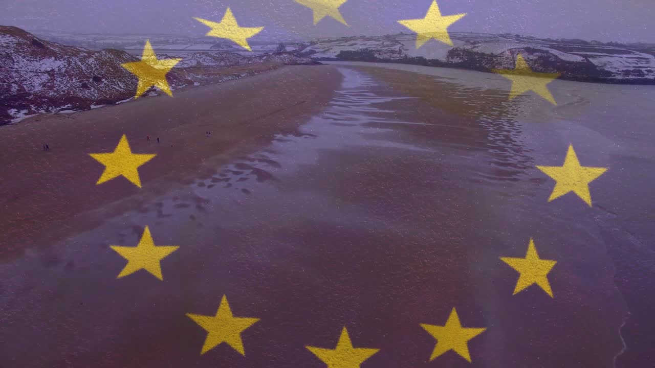 Câmera aérea avançando, revelando a costa sob um círculo de estrelas da UE para pesquisa, mostrando pessoas.