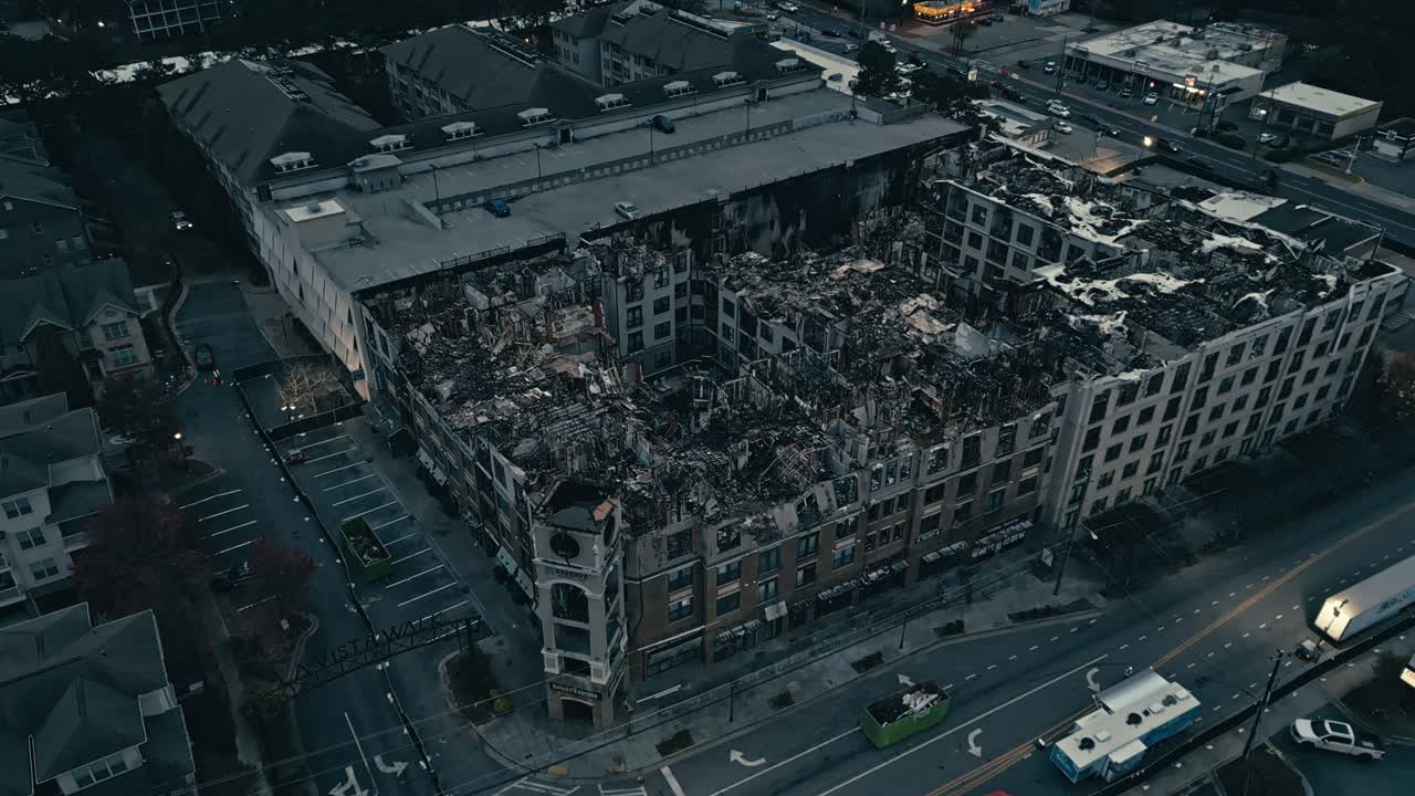 애틀랜타 시의 아메리칸 이웃을 불태웠다.