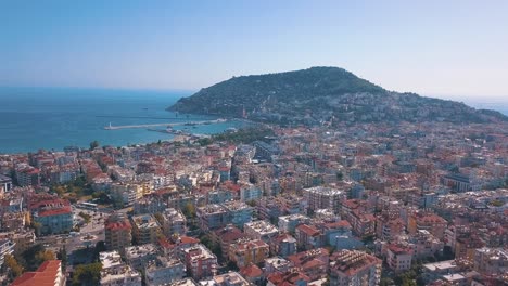 vista aérea de una ciudad costera turca
