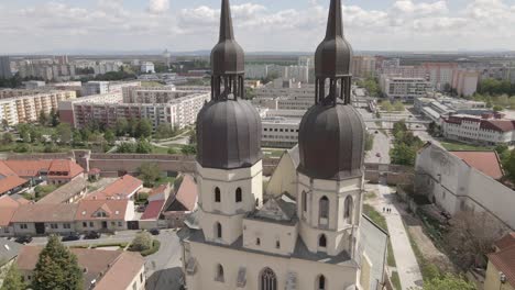 Sobre-La-Pequeña-Ciudad-Llamada-Trnava-En-La-Parte-Este-De-Eslovaquia