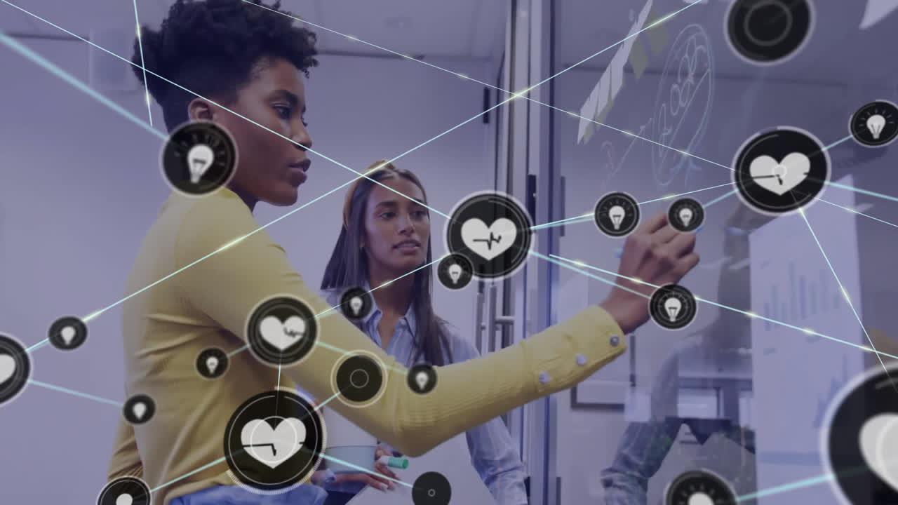 animación de la red de conexiones entre diversos colegas de tormenta de ideas en la oficina