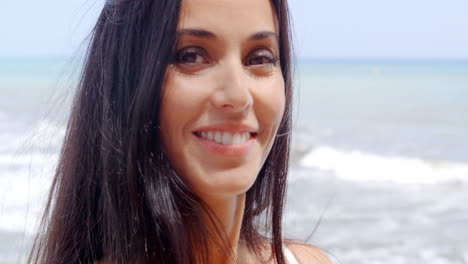 Pretty-Woman-at-Beach-with-Happy-Facial-Expression