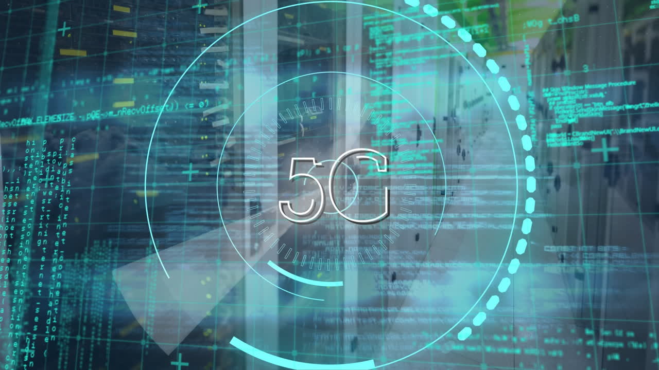 animación del procesamiento de datos y texto 5g sobre la sala del servidor