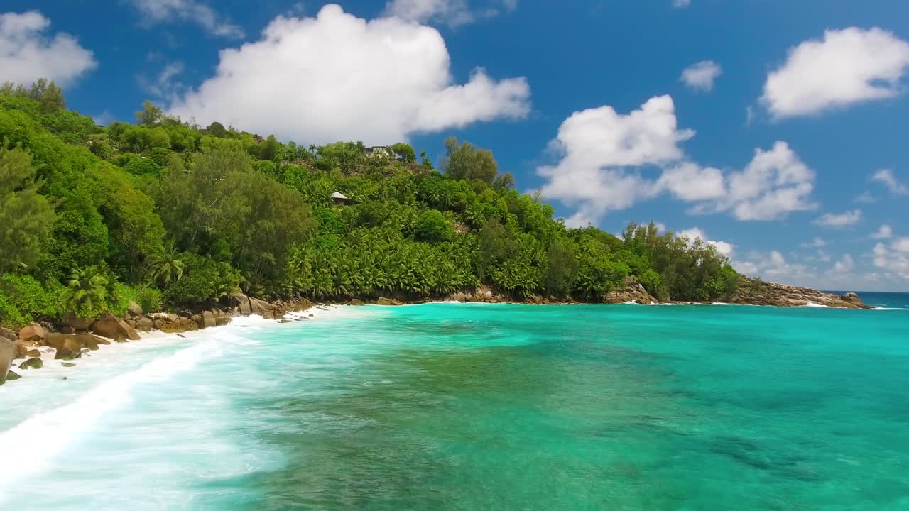 Petite Anse - wunderschöner tropischer Strand auf der Insel Mahé, Seychellen