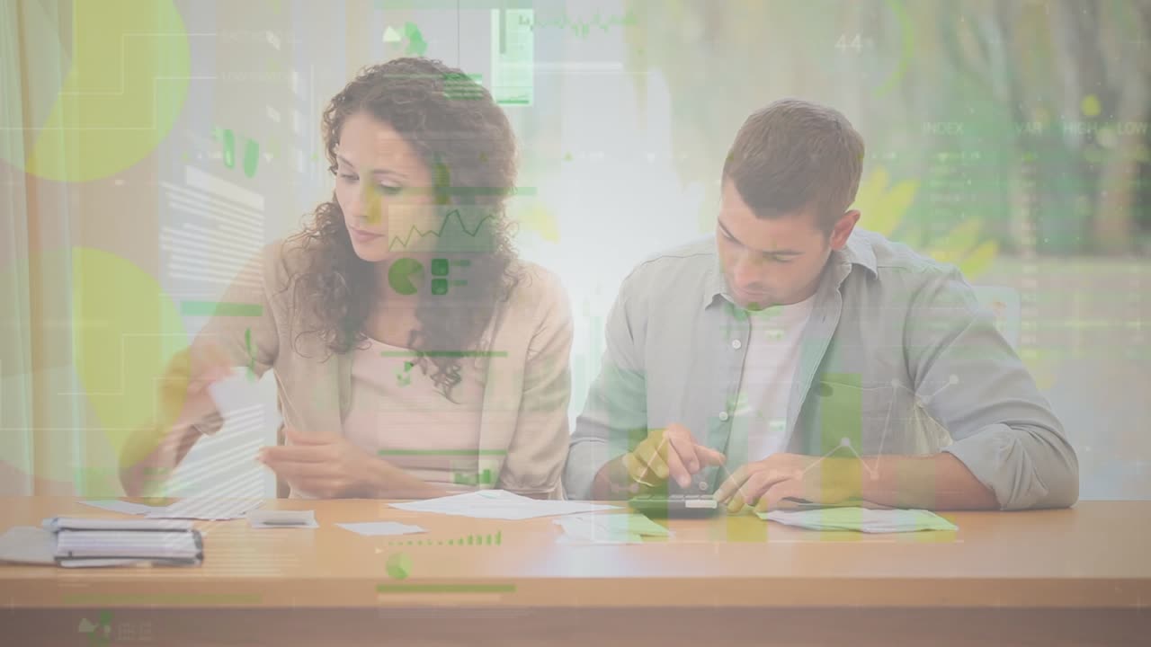 Animazione di equazioni matematiche su studenti che usano un laptop