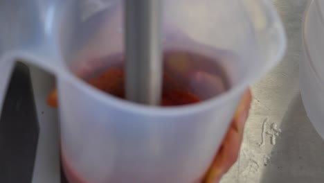 mezclando un batido